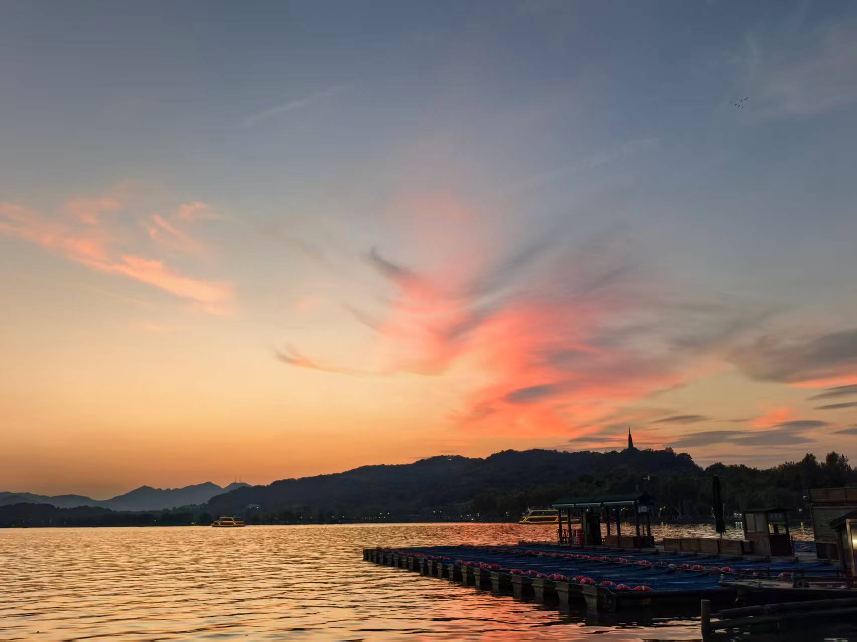 16.凤凰于飞（陈蕊 摄）.jpg